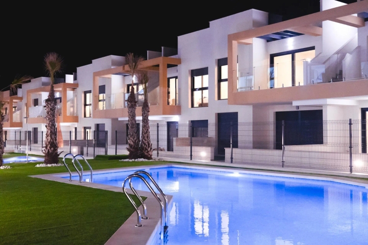 NEU GEBAUTE WOHNANLAGE IN ORIHUELA COSTA