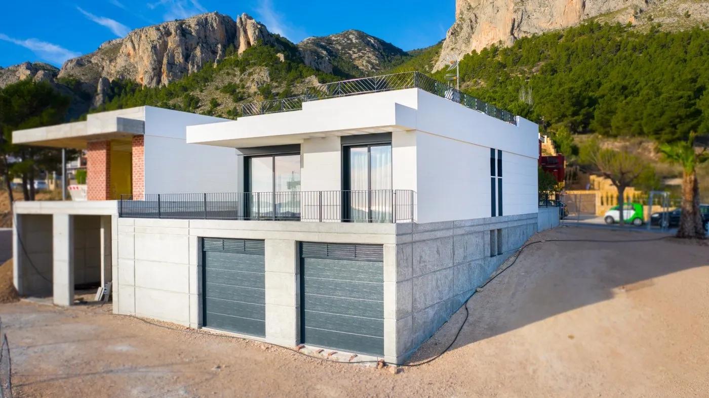 Gloednieuwe vrijstaande villa's met uitzicht op zee in Polop (provincie Alicante) image 2