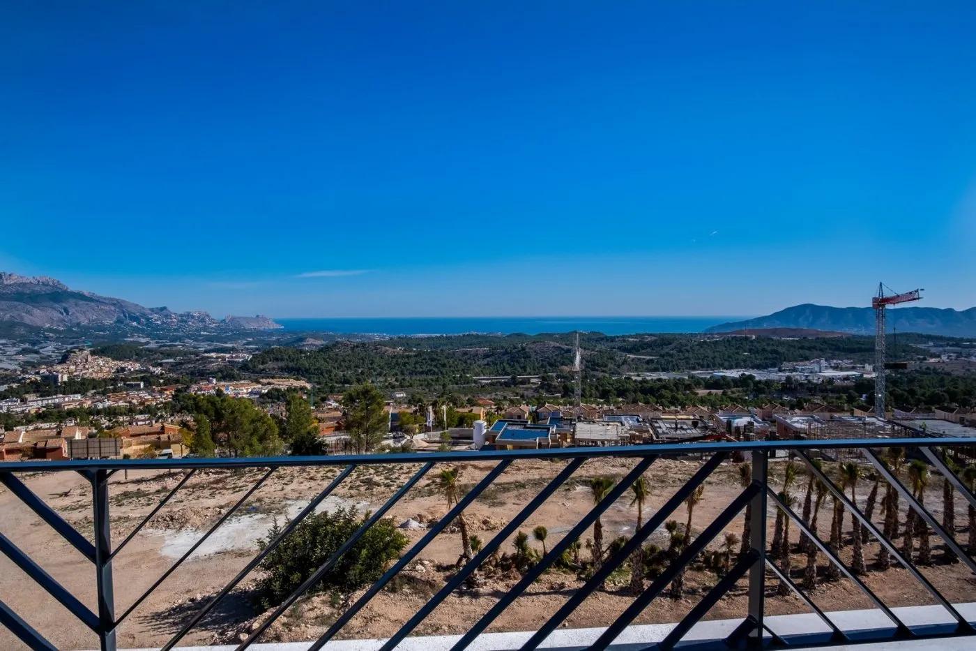 Gloednieuwe vrijstaande villa's met uitzicht op zee in Polop (provincie Alicante) image 3