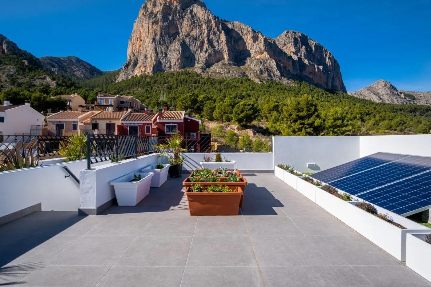 Gloednieuwe vrijstaande villa's met uitzicht op zee in Polop (provincie Alicante) image 5