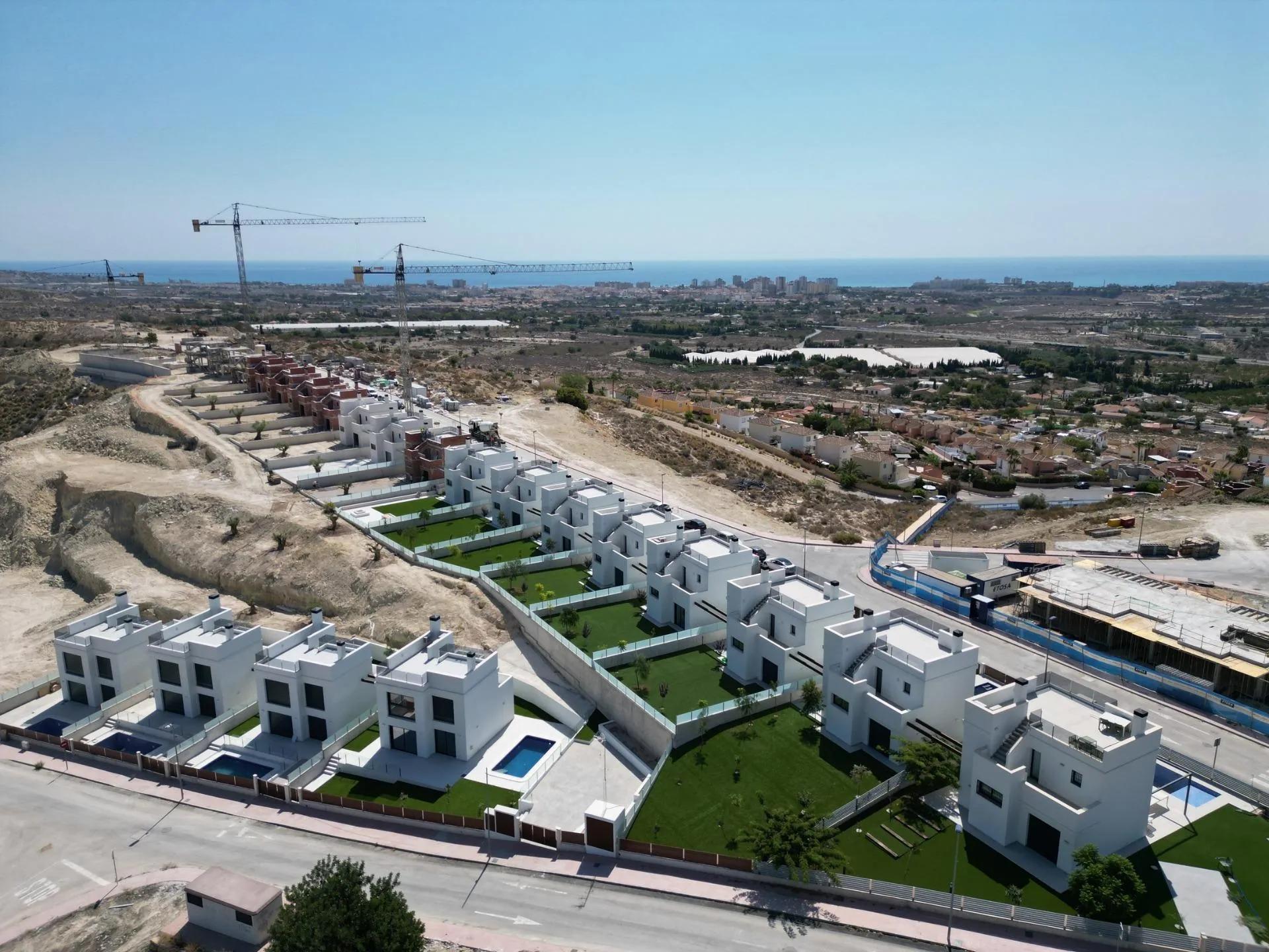 Bouw van onafhankelijke nieuwbouwvilla's, met privézwembaden en moderne afwerkingen. image 2