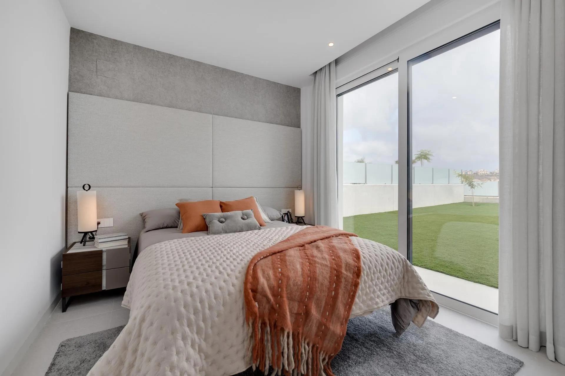 Bouw van onafhankelijke nieuwbouwvilla's, met privézwembaden en moderne afwerkingen. image 13