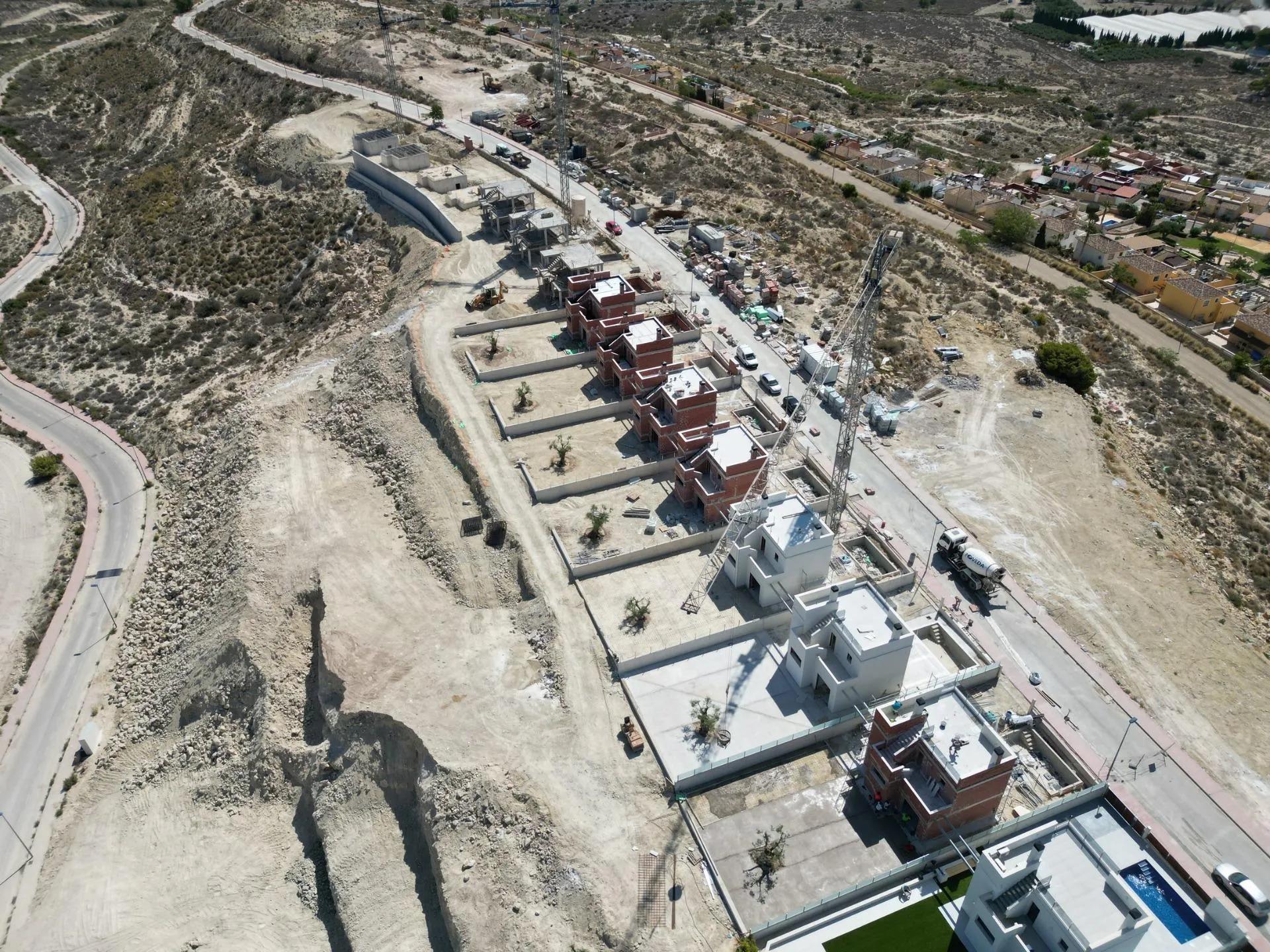 Bouw van onafhankelijke nieuwbouwvilla's, met privézwembaden en moderne afwerkingen. image 26