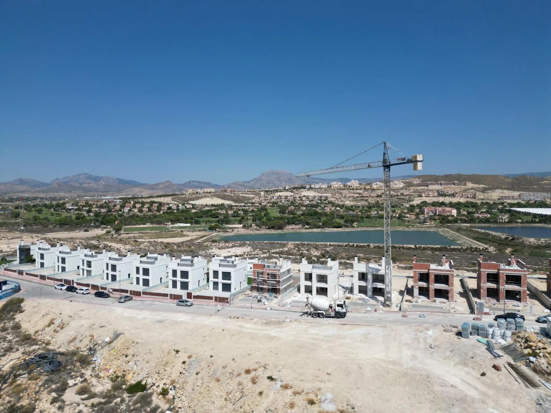 Bouw van onafhankelijke nieuwbouwvilla's, met privézwembaden en moderne afwerkingen. image 28