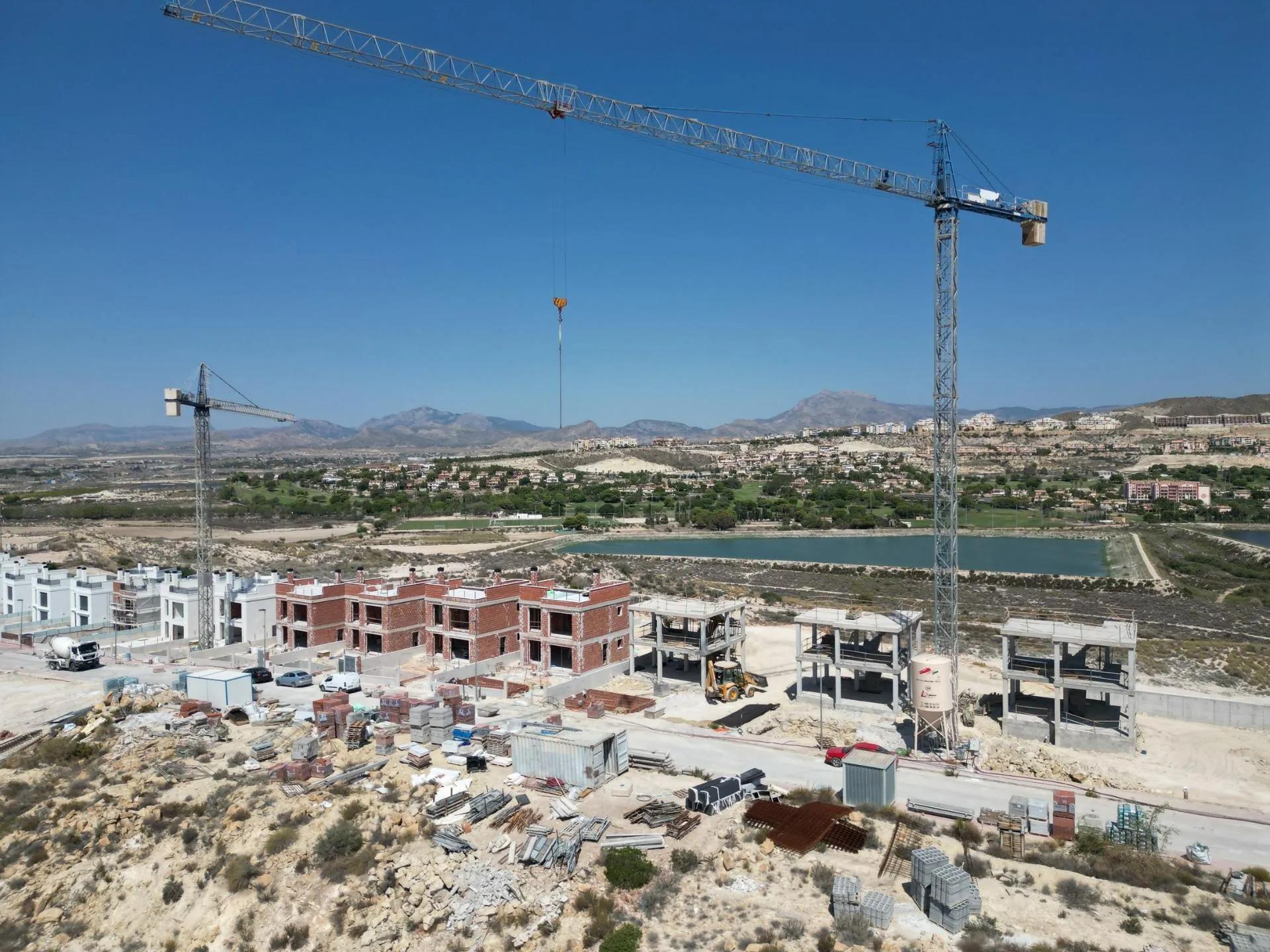 Bouw van onafhankelijke nieuwbouwvilla's, met privézwembaden en moderne afwerkingen. image 29