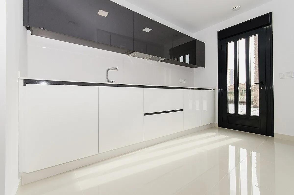 NEU GEBAUTE VILLA IN PLAYA HONDA image 9