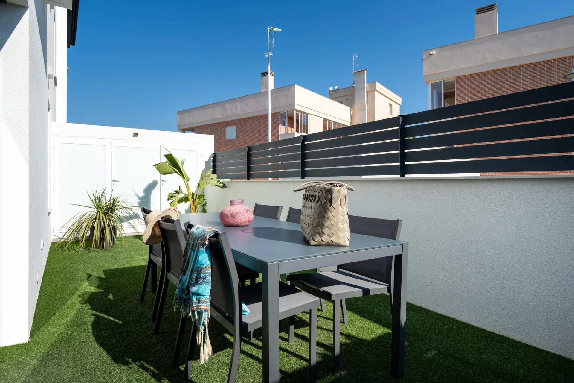 BUNGALOWS MET 3 SLAAPKAMERS IN EEN EXCLUSIEVE WOONPLAATS IN GRAN ALACANT! image 4