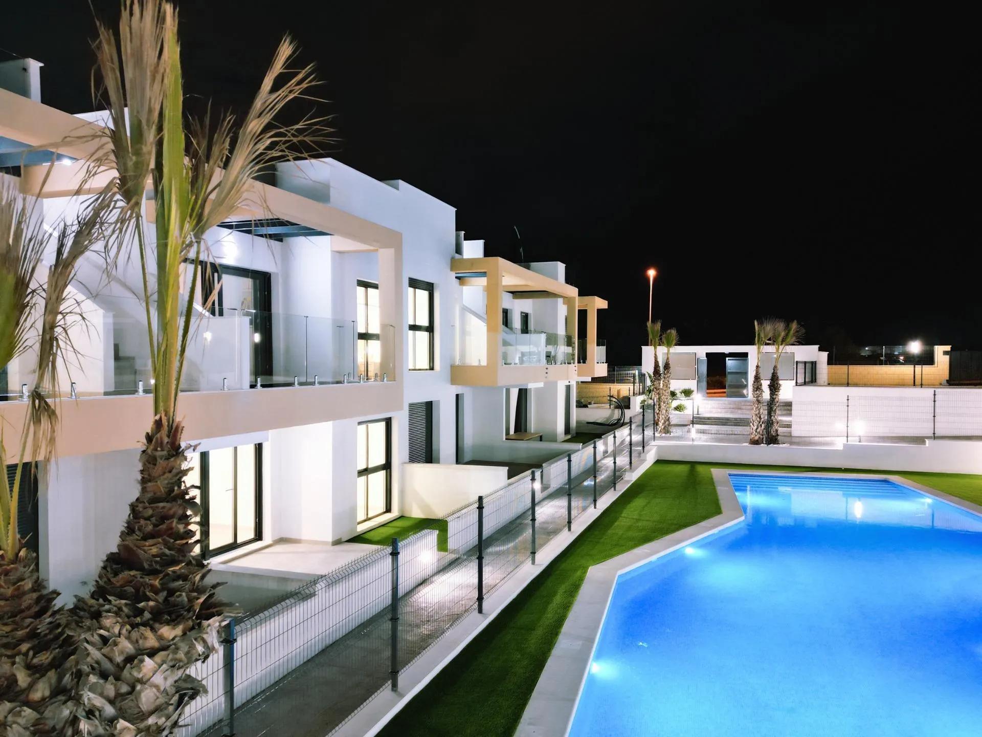 NEU GEBAUTE WOHNANLAGE IN ORIHUELA COSTA image 3