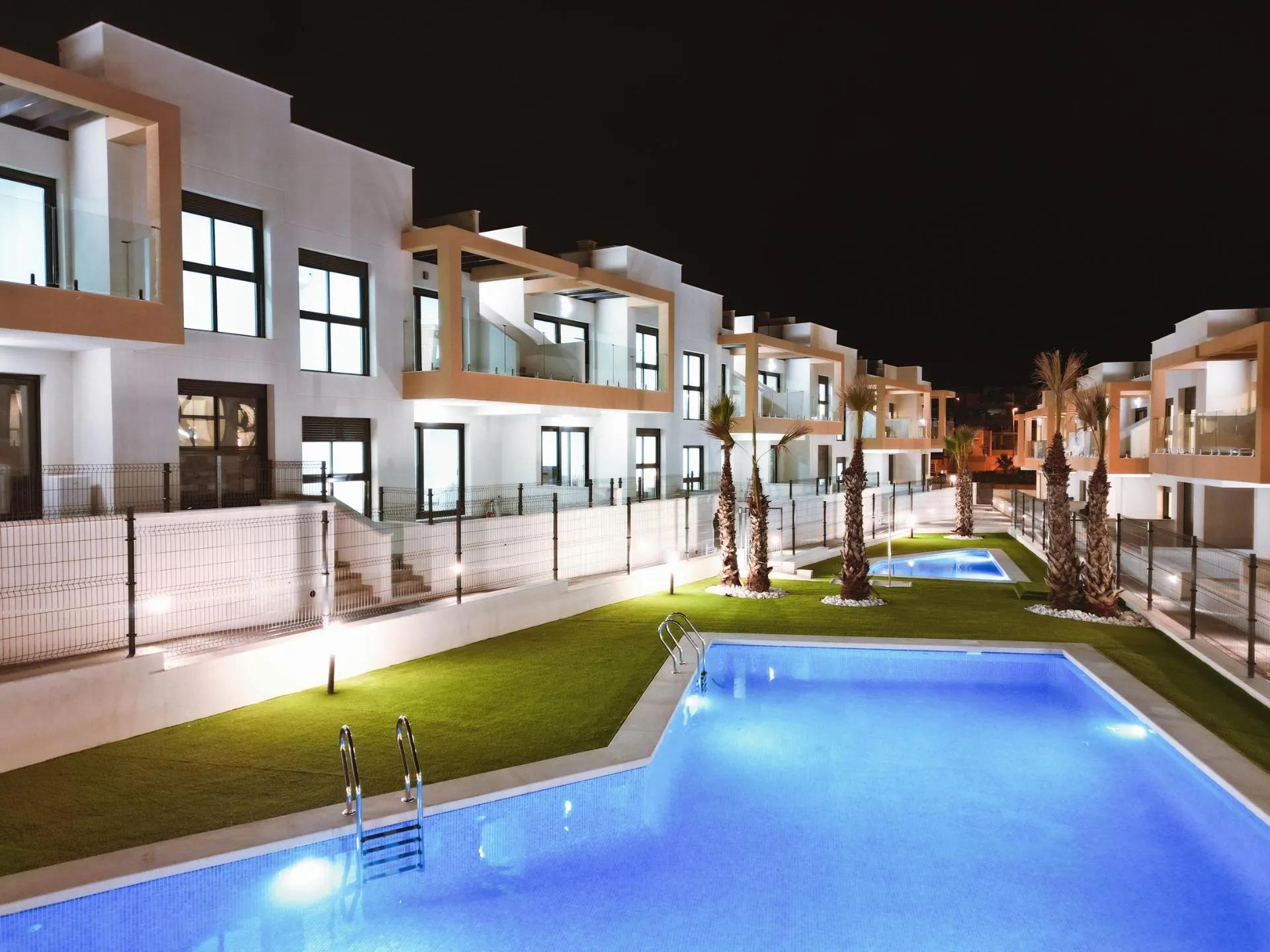 NEU GEBAUTE WOHNANLAGE IN ORIHUELA COSTA image 5