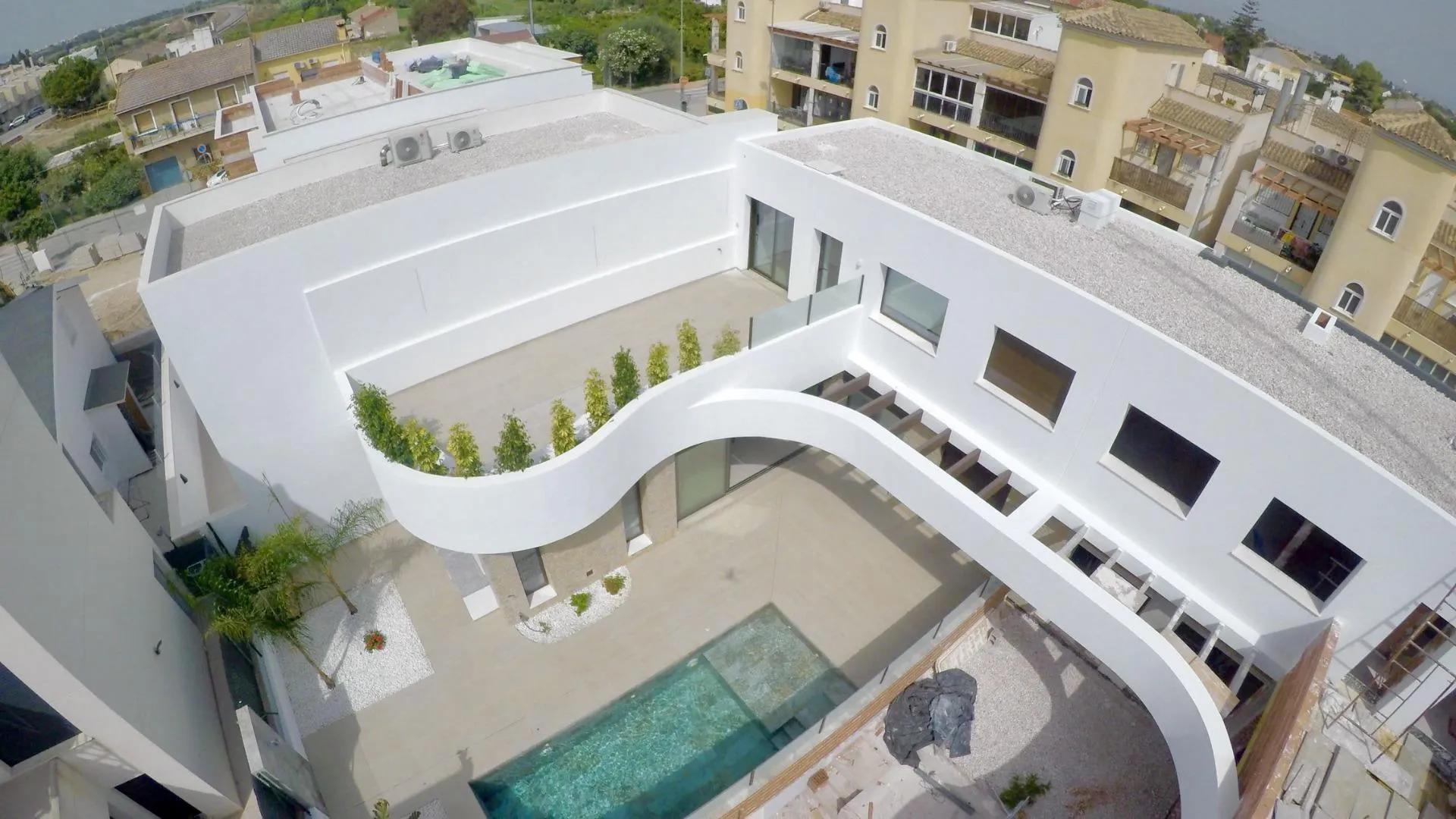 NYBYGGEDE VILLAER I NÆRHETEN AV ROJALES image 4