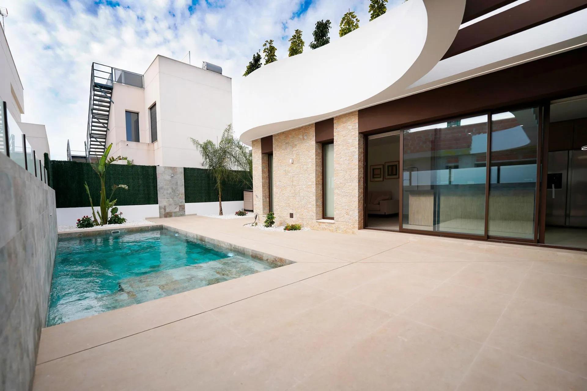 NYBYGGEDE VILLAER I NÆRHETEN AV ROJALES image 6