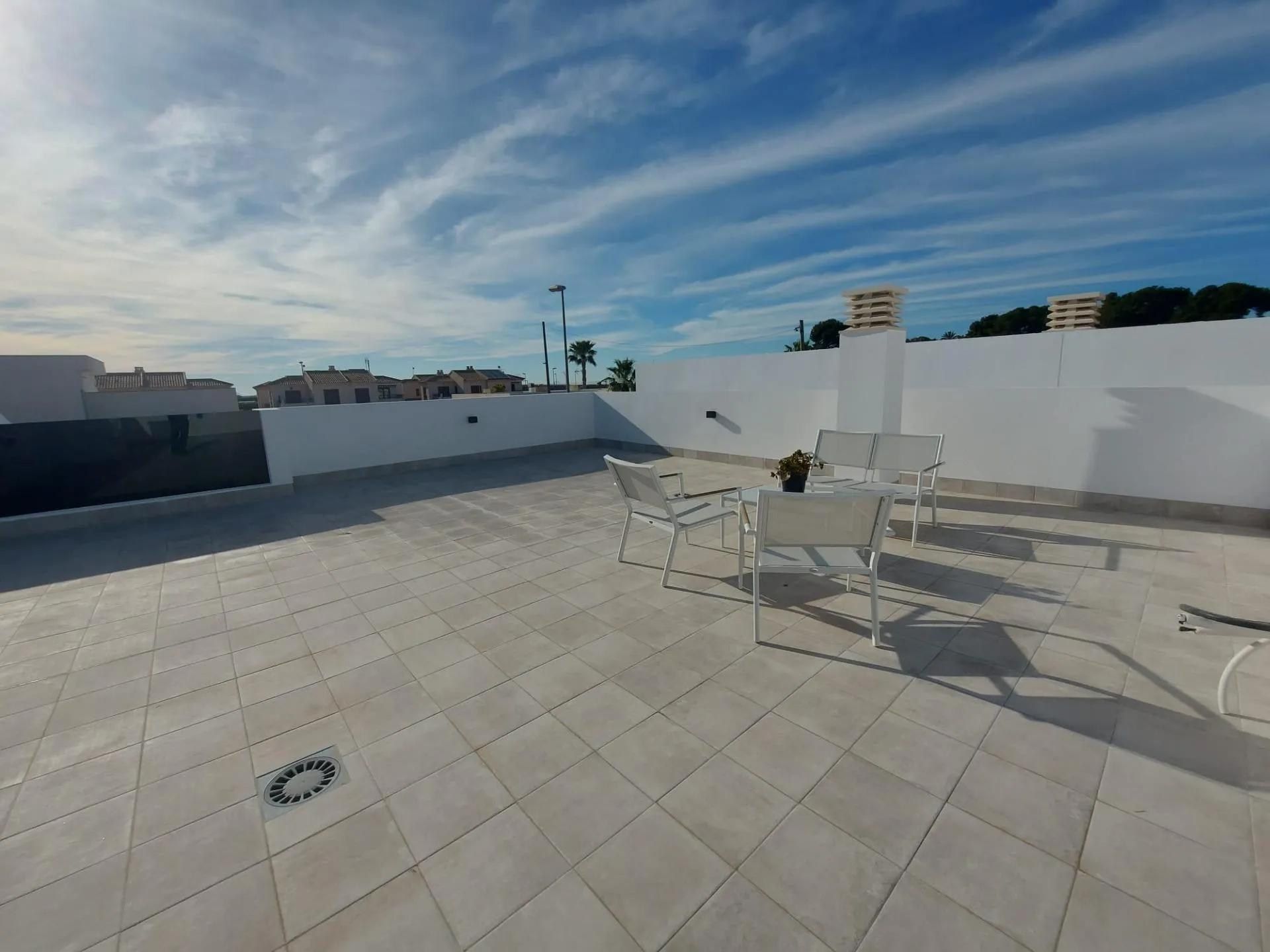 VILLAS PAREADAS DE OBRA NUEVA EN ROLDAN image 25