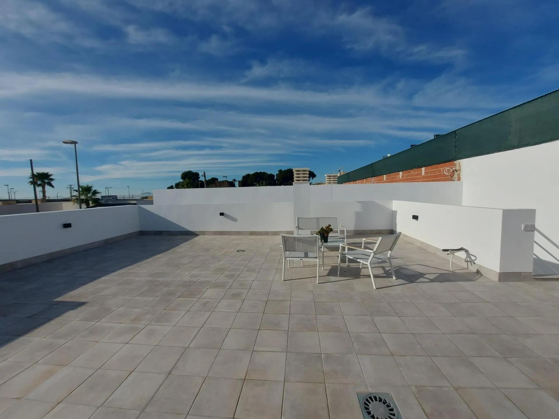 VILLAS PAREADAS DE OBRA NUEVA EN ROLDAN image 26