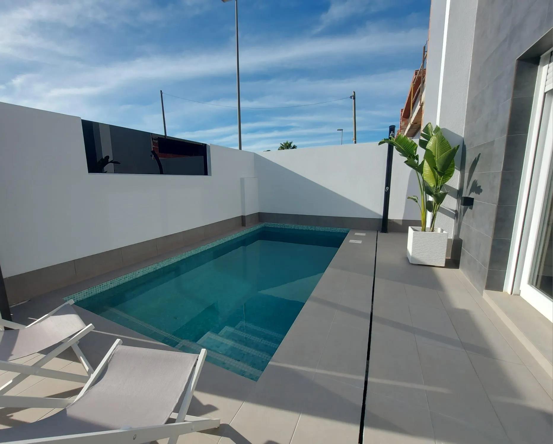VILLAS PAREADAS DE OBRA NUEVA EN ROLDAN image 10