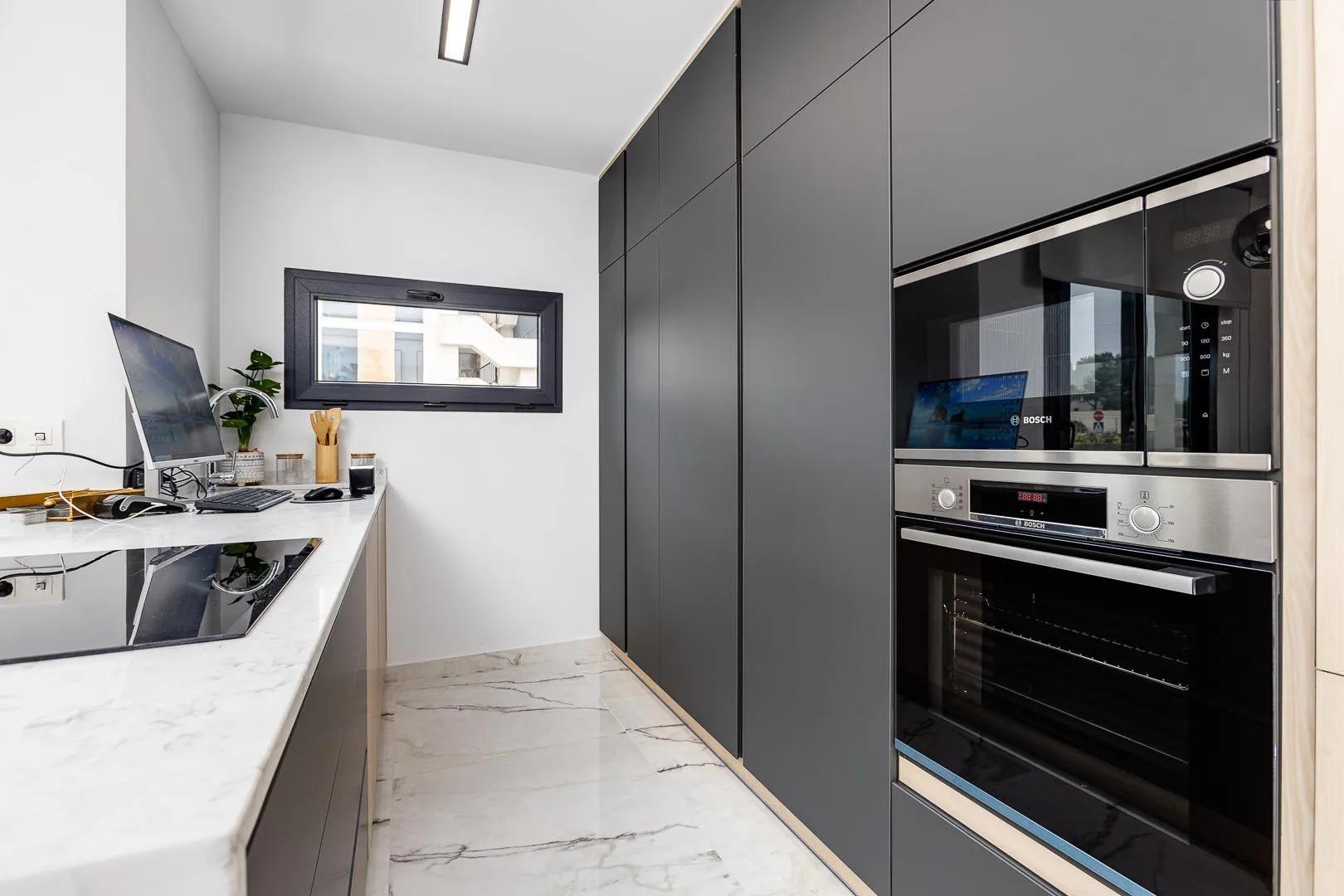 NEU GEBAUTE WOHNANLAGE IN LOS ALTOS image 11