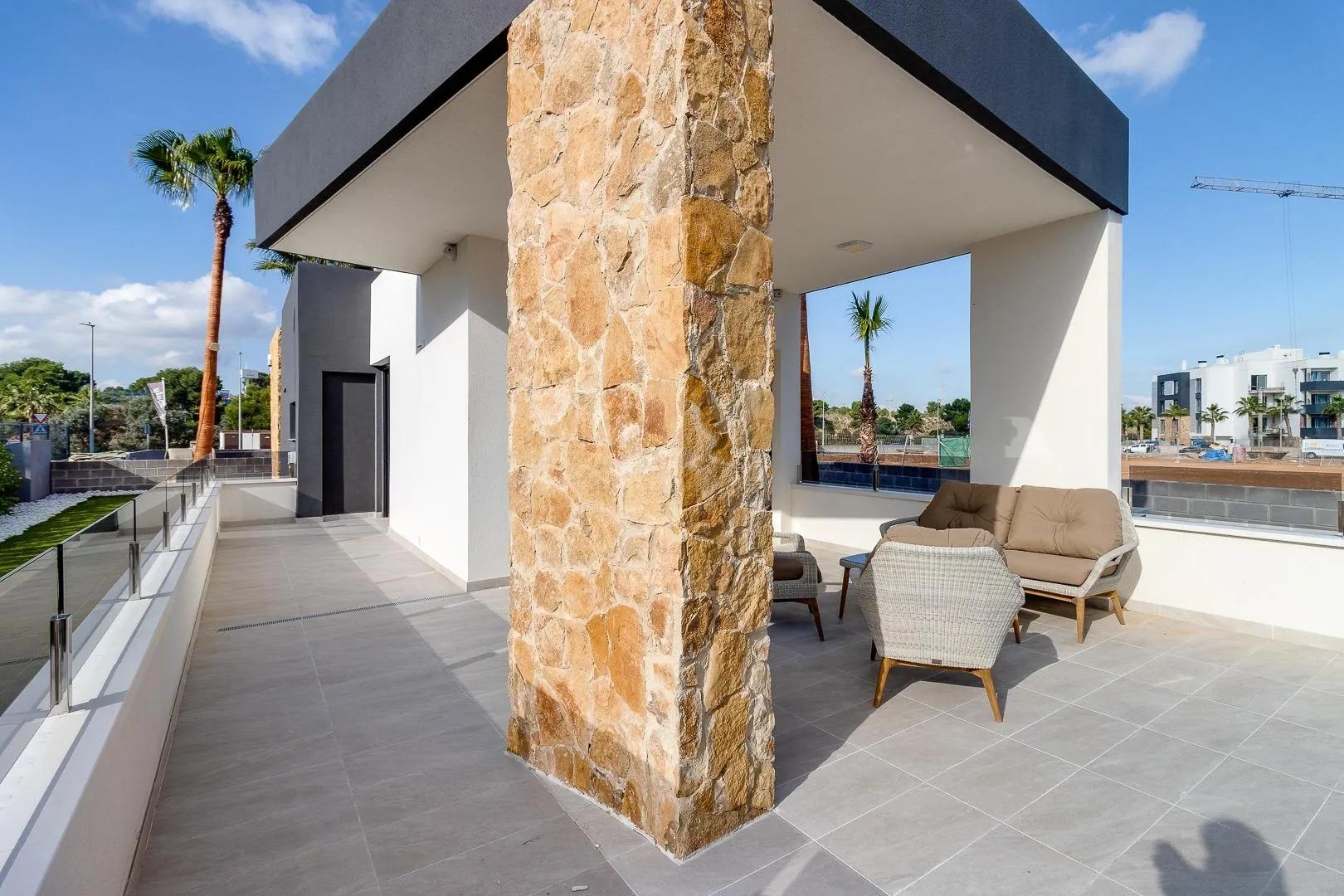 NEU GEBAUTE WOHNANLAGE IN LOS ALTOS image 27