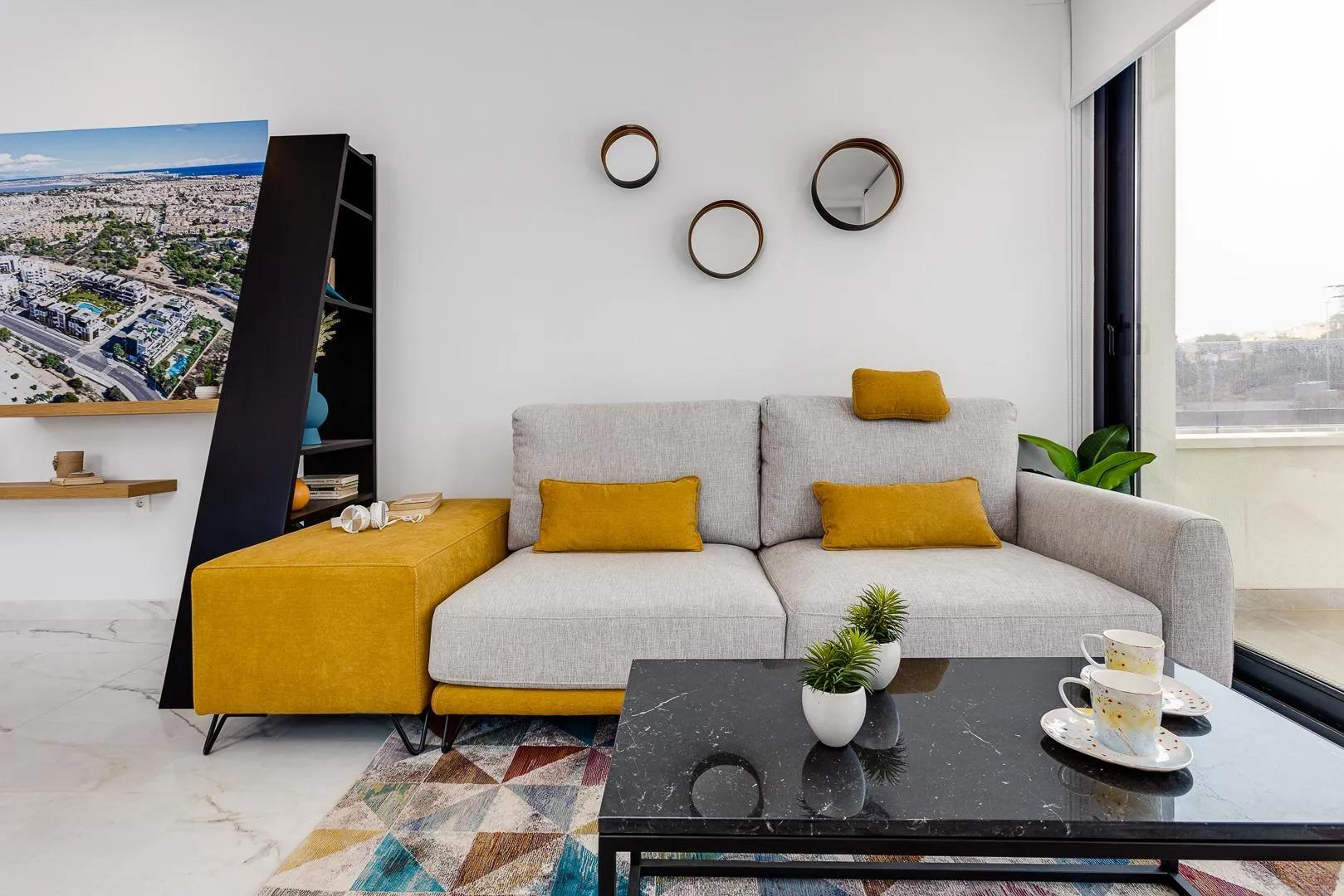 NEU GEBAUTE WOHNANLAGE IN LOS ALTOS image 8