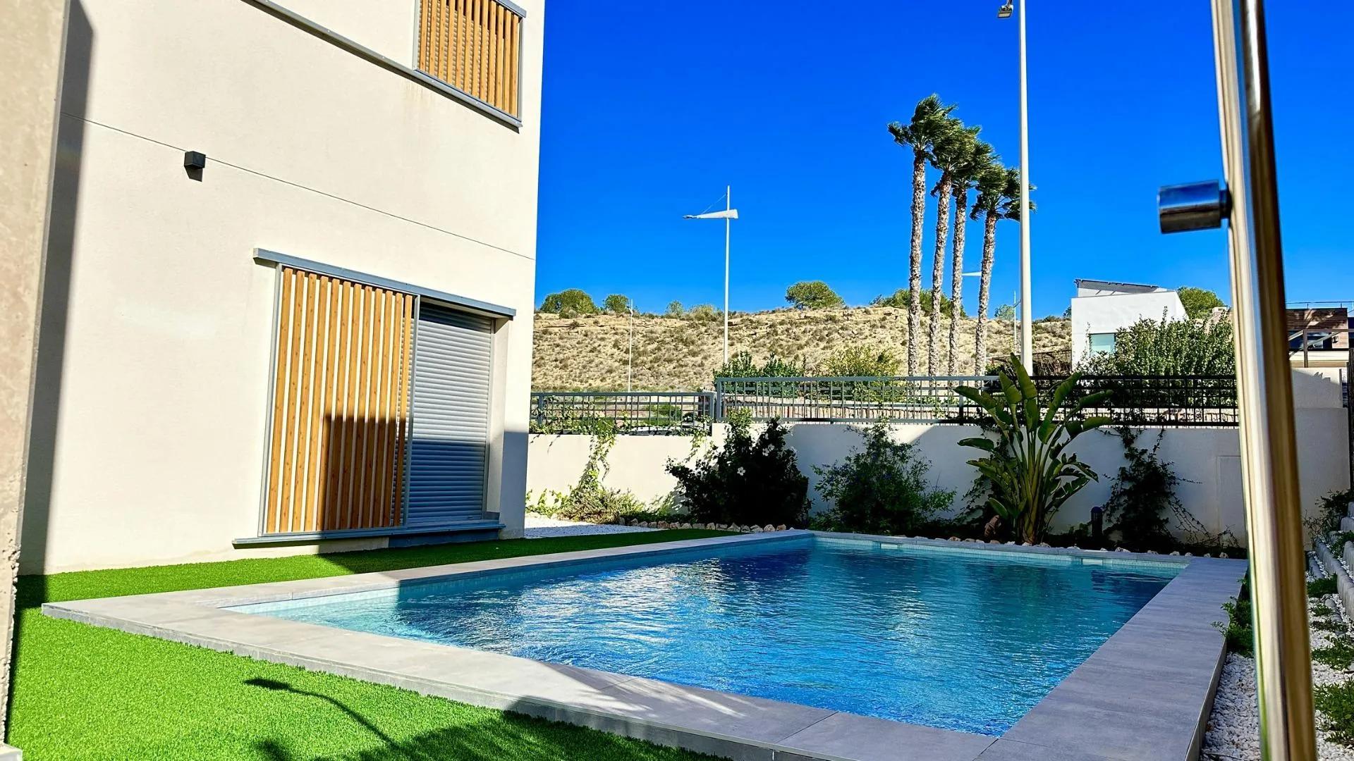 VILLA DE DISEñO MODERNO CON VISTAS AL GOLF image 2