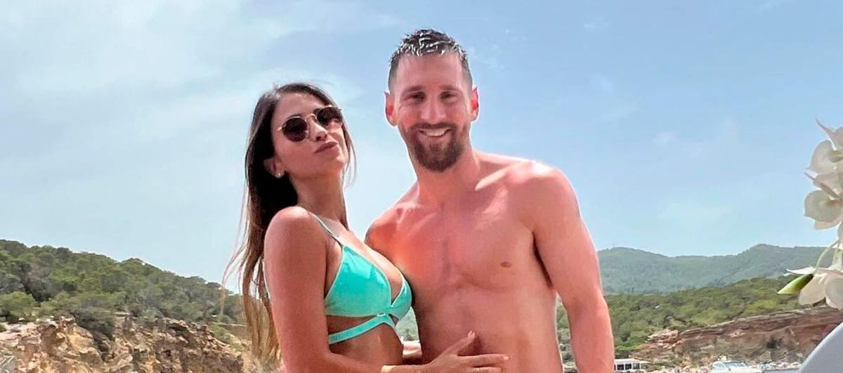 La femme de Messi de... image