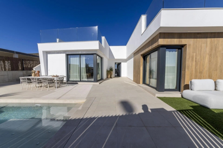 VILLAS DE OBRA NUEVA DE UNA SOLA PLANTA EN CAMPO DE GOLF ALTAONA , MURCIA