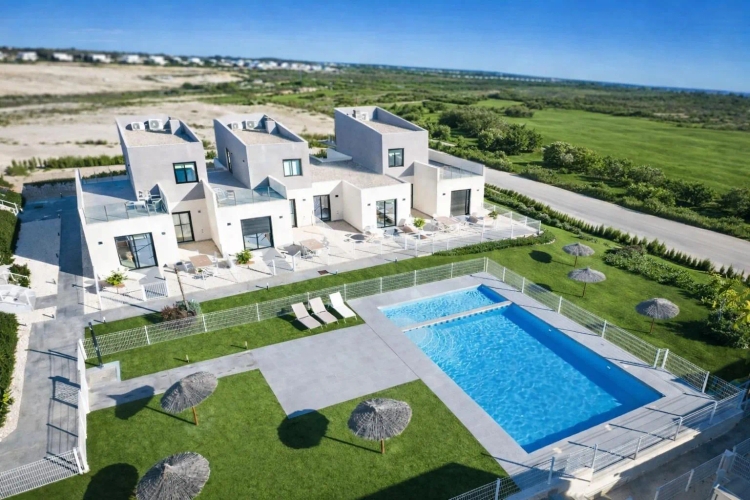Bezugsfertige Neubau-Reihenhäuser und Doppelhaushälften im Altaona Golf Resort, Murcia
