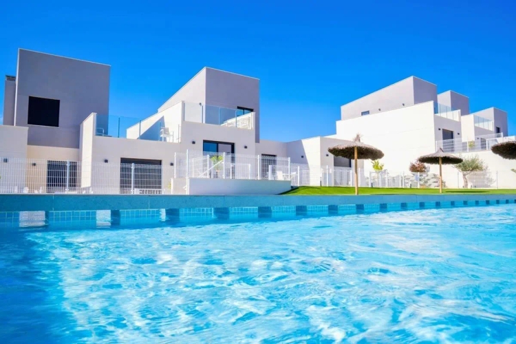 Bezugsfertige Neubau-Reihenhäuser und Doppelhaushälften im Altaona Golf Resort, Murcia